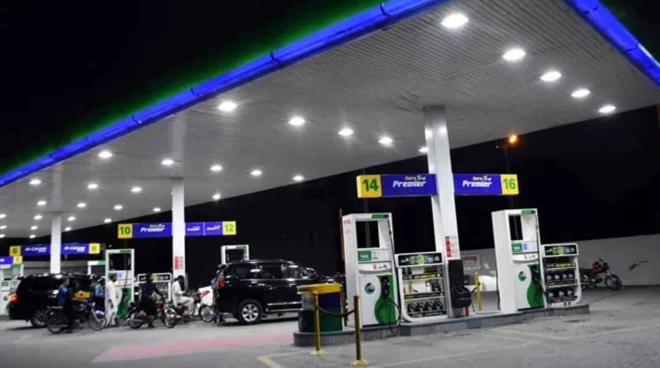 Govt cuts petrol price by Rs4.08, diesel by Rs2.45 per litre Govt cuts petrol price by Rs4.08, diesel by Rs2.45 per litre