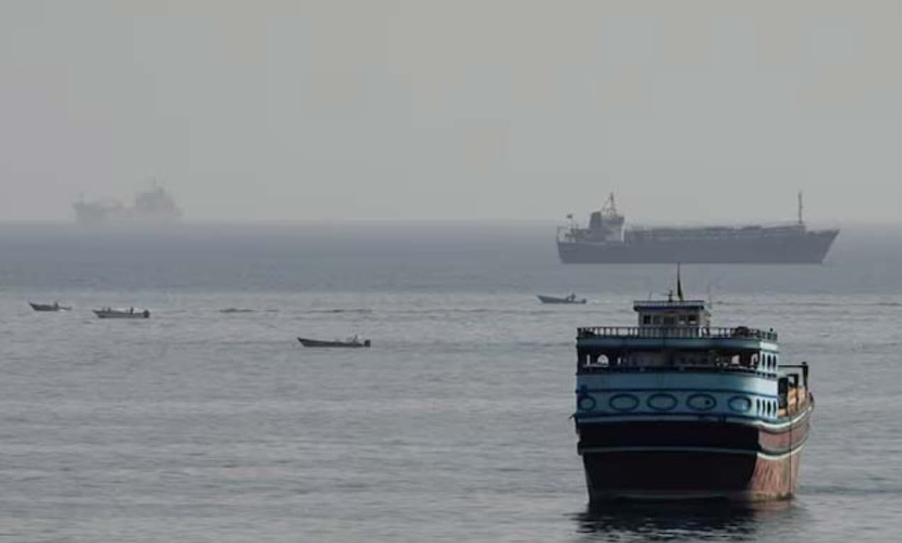 Iran says close to Hormuz plan with Oman, but reopening depends on US