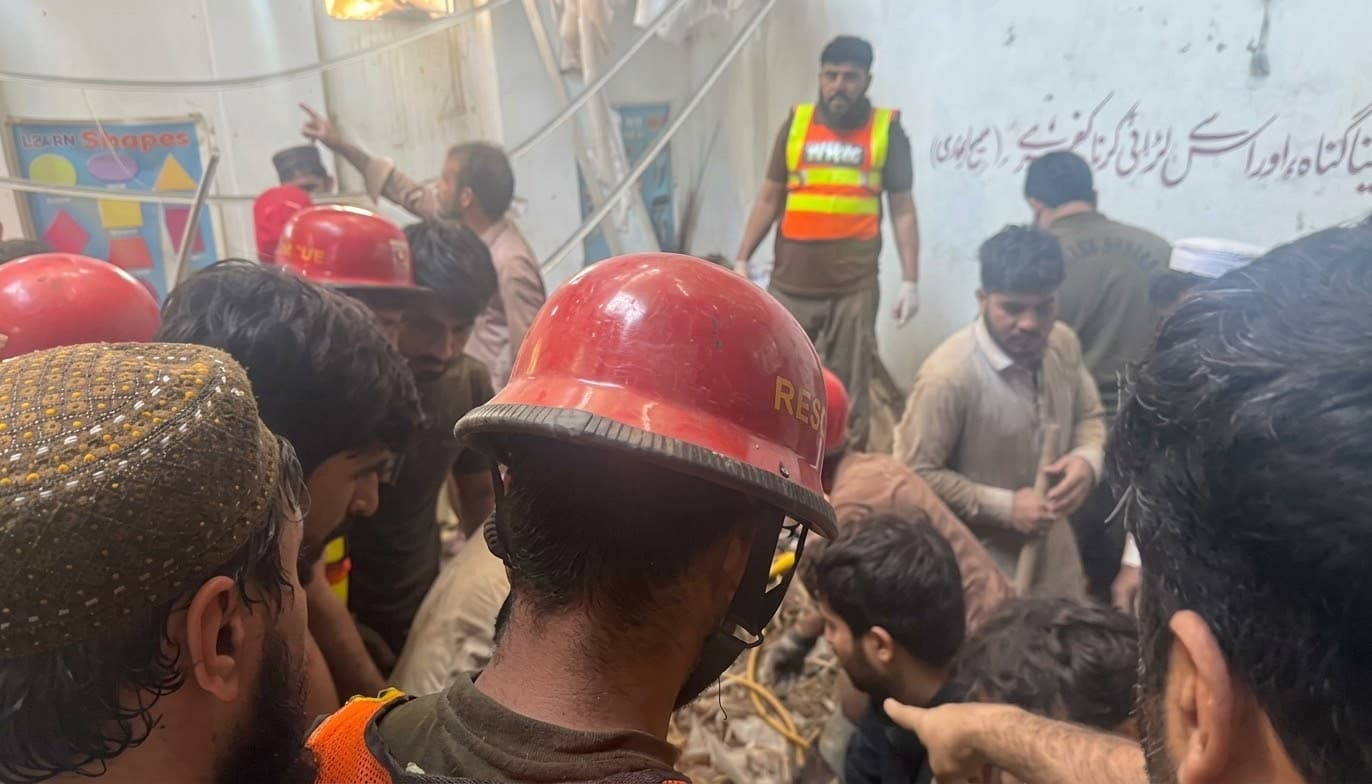 30 Killed, Dozens Injured in Peshawar School Roof Collapse 30 Killed, Dozens Injured in Peshawar School Roof Collapse