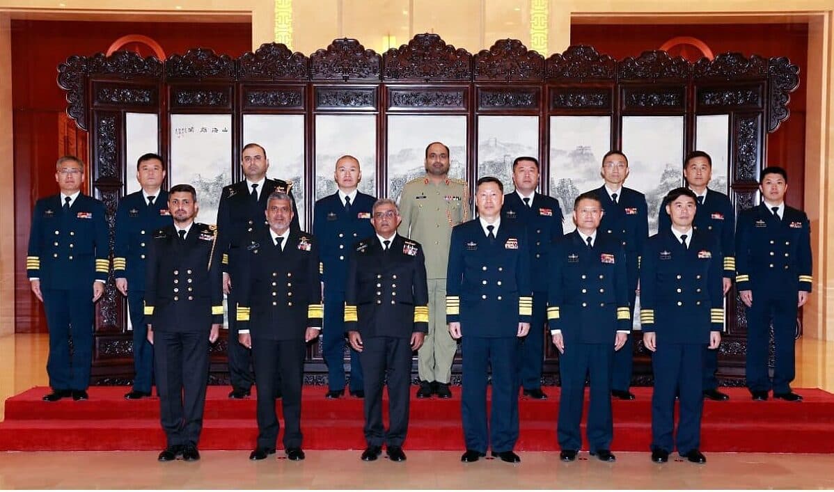 Pakistan Naval Chief Admiral Ashraf Strengthens Ties with China's PLA Navy in Qingdao Visit