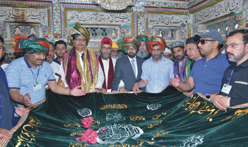 Pakistani officials and devotees participate in Urs of Hazrat Ameer Khusro in Delhi