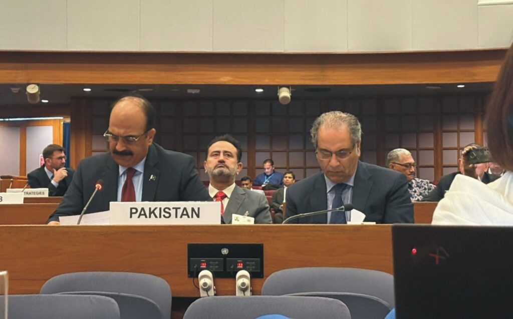 Pakistan Delegation at CRVS Conference in Bangkok