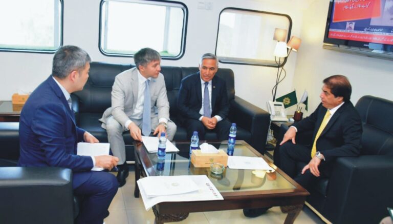 Kazakhstan and Turkmenistan ambassadors meet Pakistan’s Federal Minister for Railways Hanif Abbasi in Islamabad to discuss enhancing trilateral railway cooperation and regional connectivity.