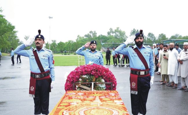 SSP Sarfraz Virk attends the funeral prayer of HC Alauddin at Police Lines Headquarters, laying a floral wreath and offering Fateha.