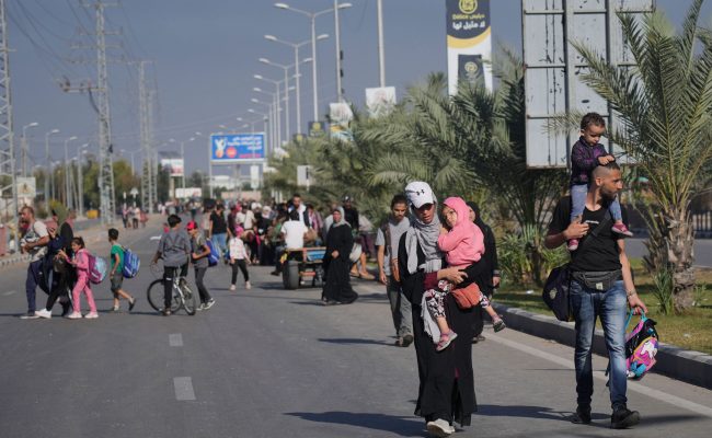 Palestinians flee to the southern Gaza Strip on Salah al-Din Street in Bureij, Gaza Strip, Tuesday, Nov. 7, 2023. (AP Photo/Hatem Moussa)